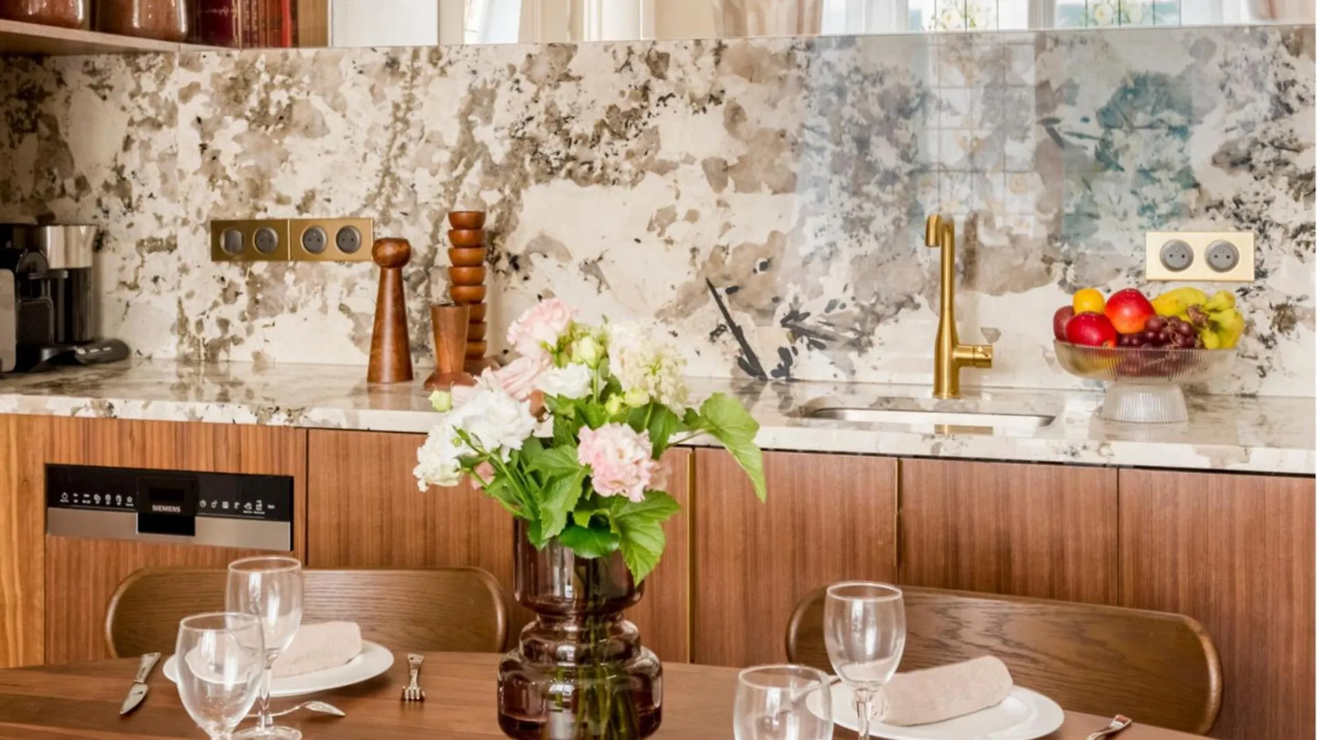 Apartment Merveil - Signature Suite-Champs Elysees- Marignan Paris France