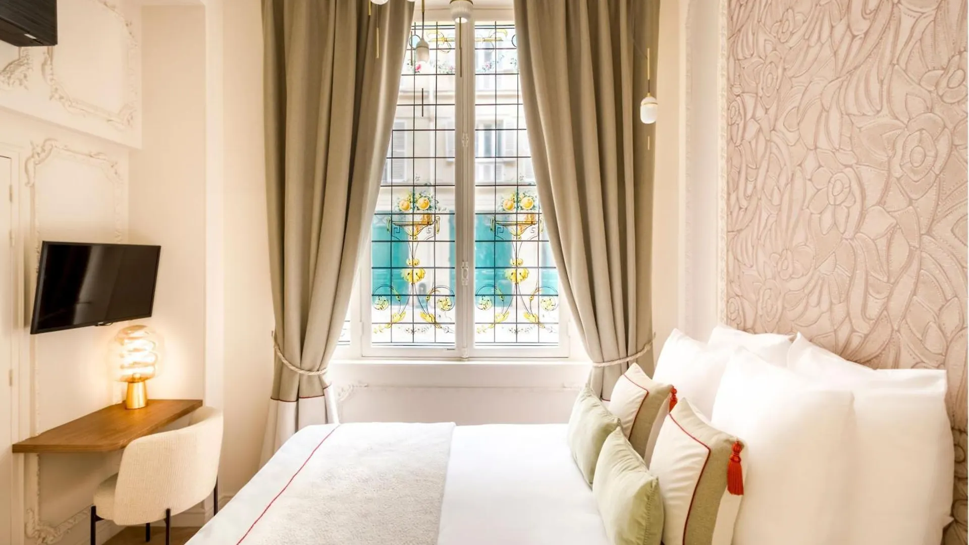Apartment Merveil - Signature Suite-Champs Elysees- Marignan Paris France
