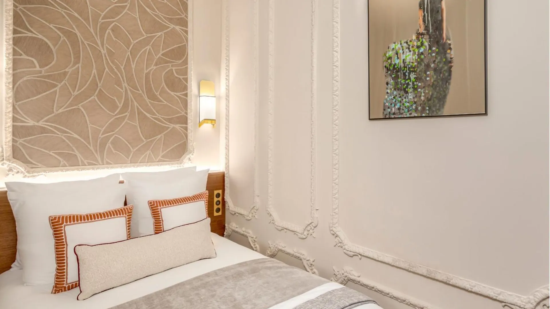 Merveil - Signature Suite-Champs Elysees- Marignan Paris Apartment